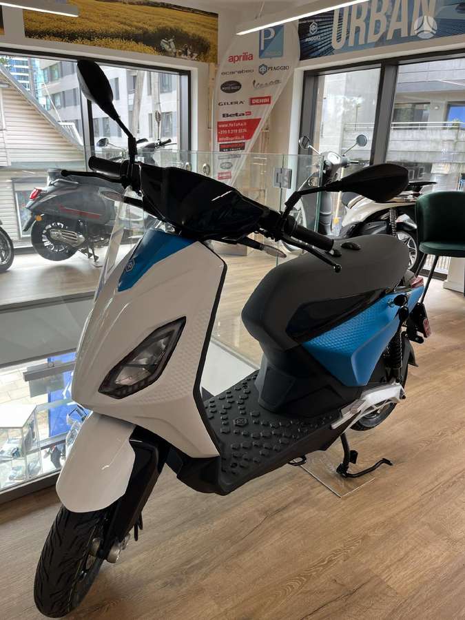 Piaggio ONE, scooters / mopeds