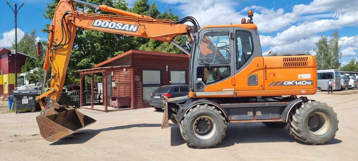 Doosan DX 140W, excavator