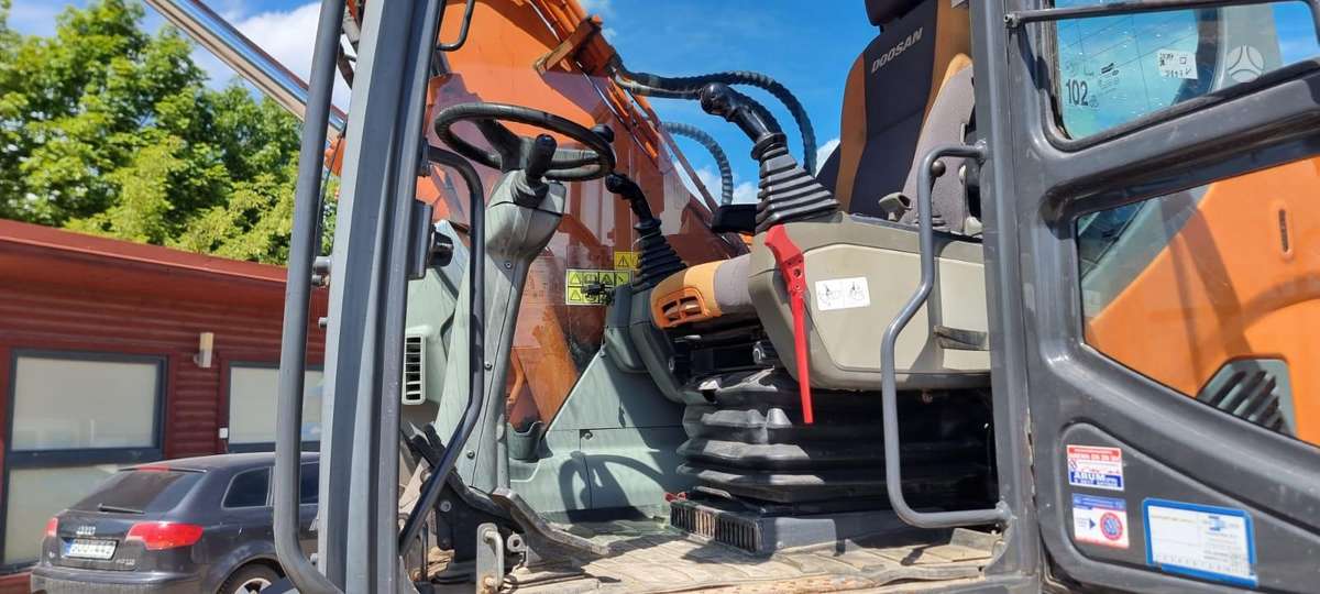 Doosan DX 140W, экскаваторы