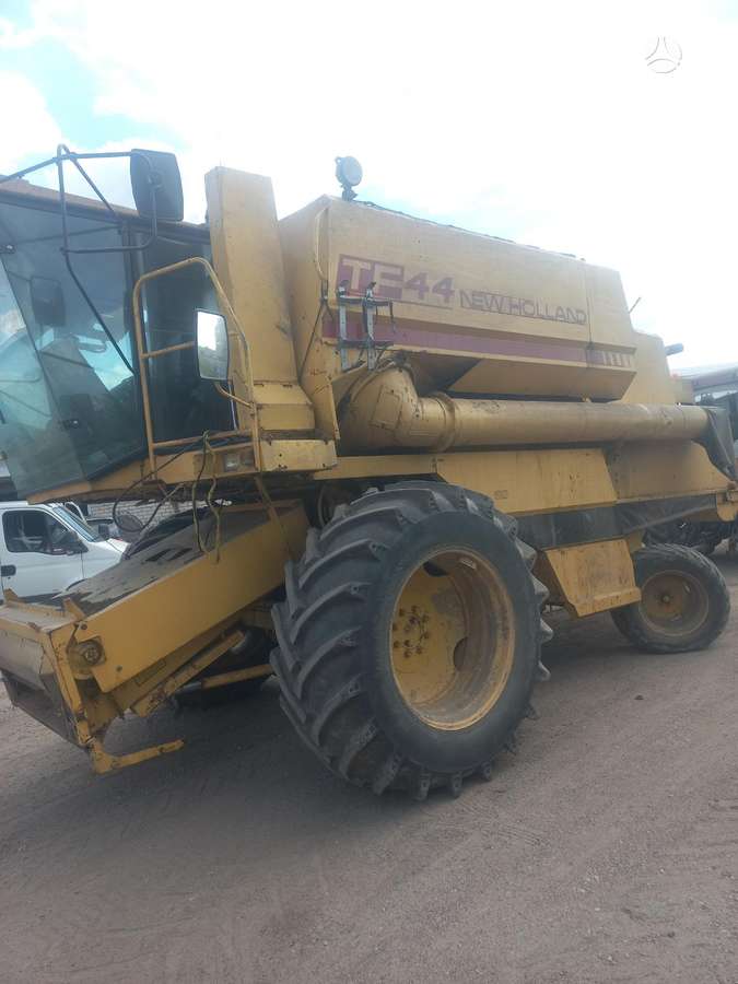 New Holland Tx-44