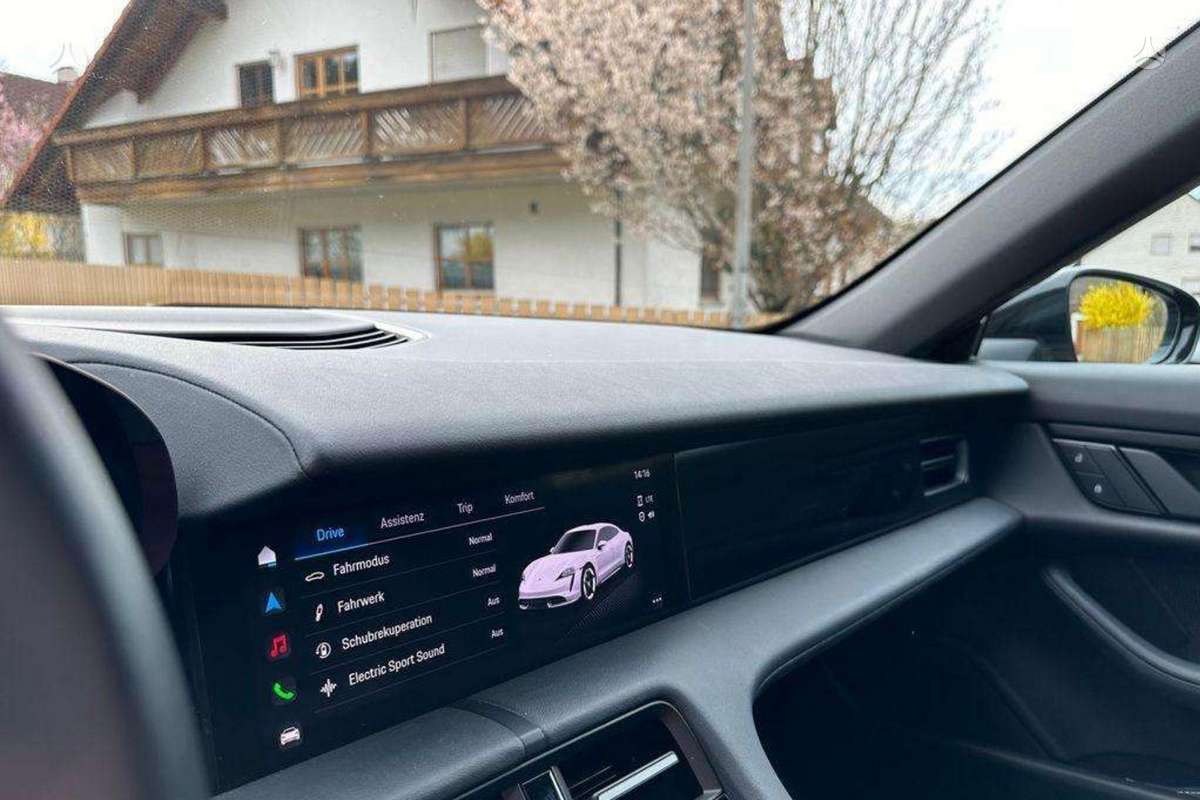 Porsche Taycan, sedanas