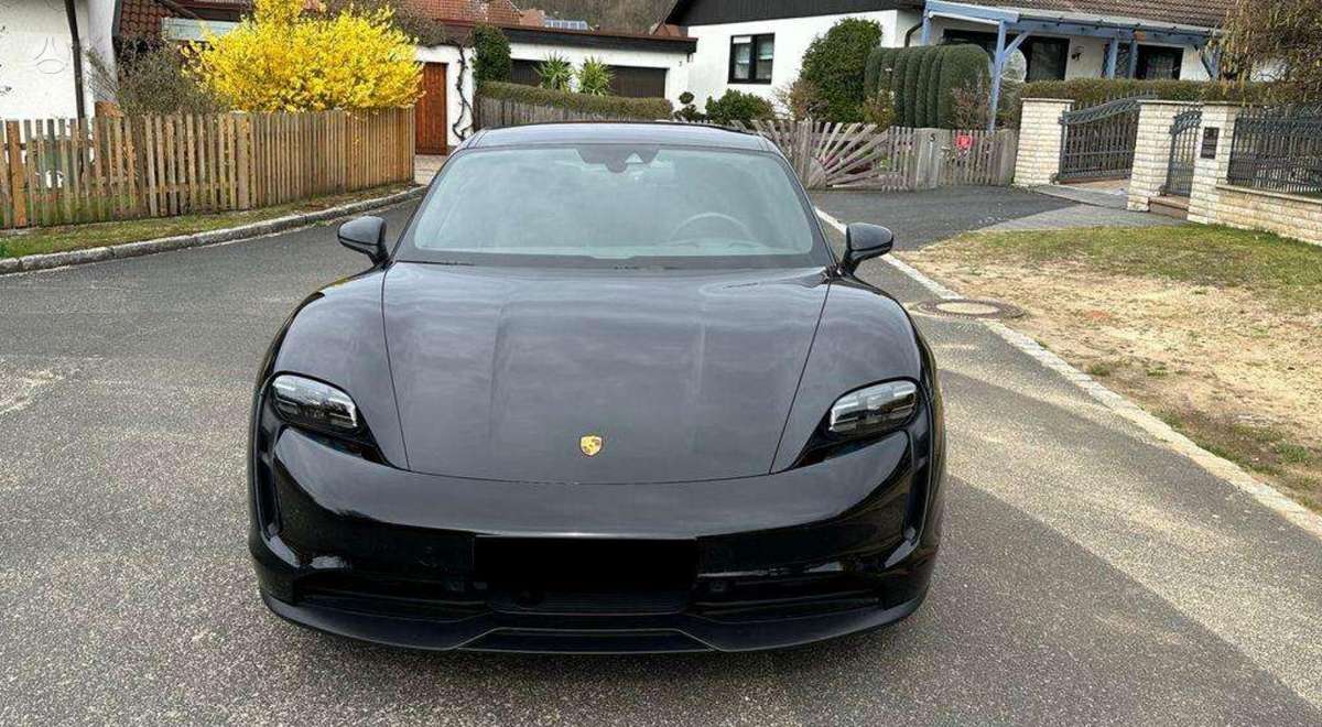 Porsche Taycan, sedanas