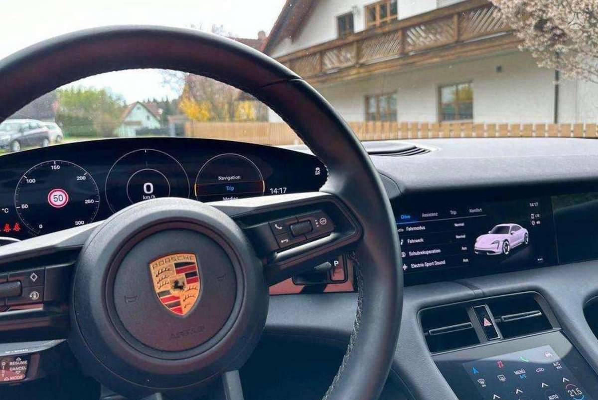 Porsche Taycan, sedanas
