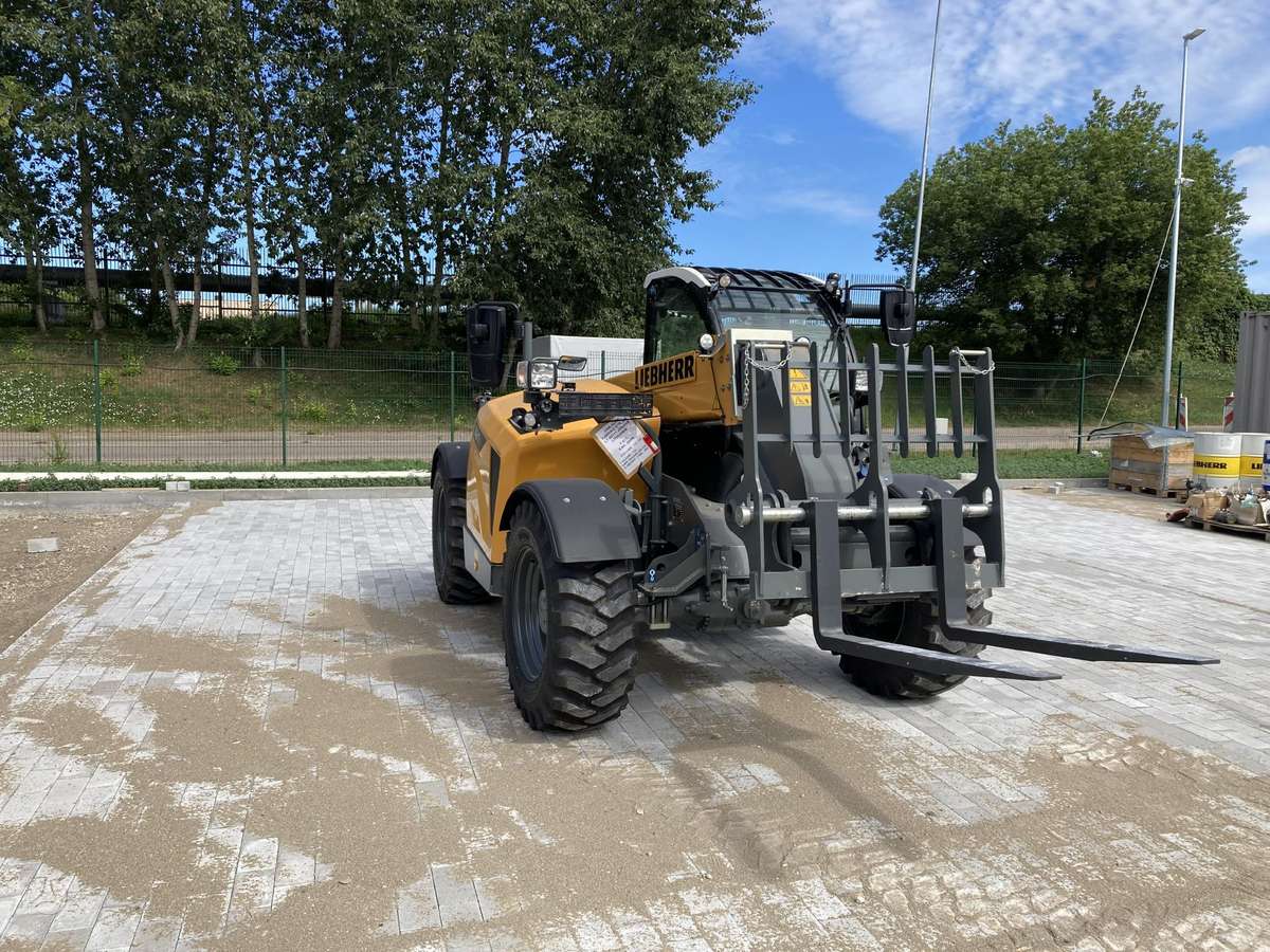 Liebherr T41-7s, telescopic handler
