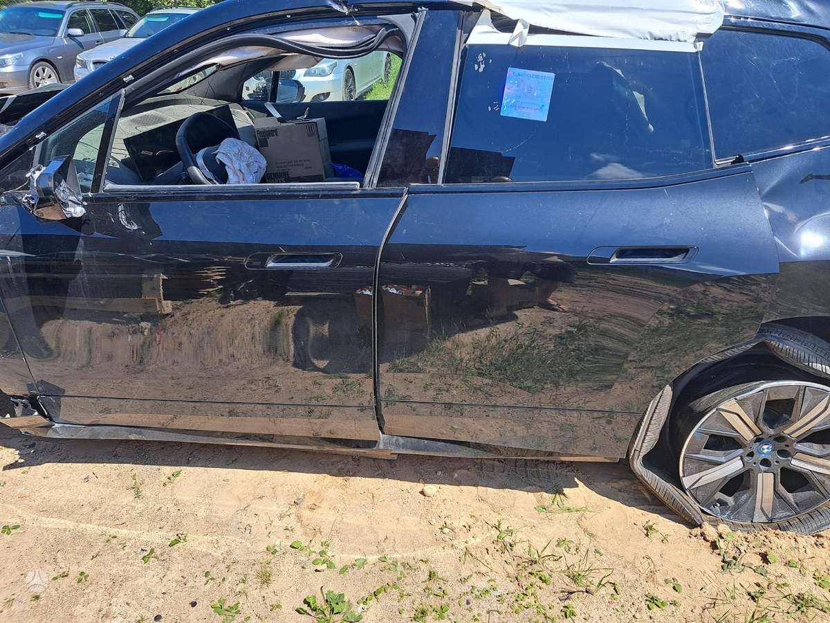 BMW iX