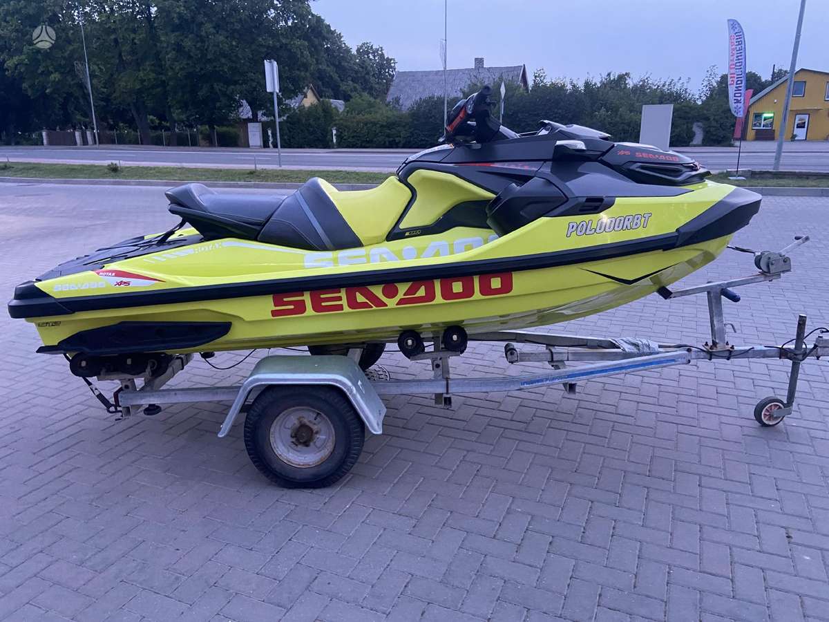 Sea-Doo RXT-X, jet skis