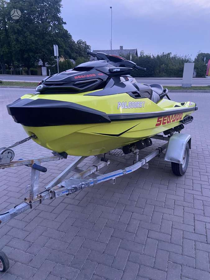 Sea-Doo RXT-X, jet skis