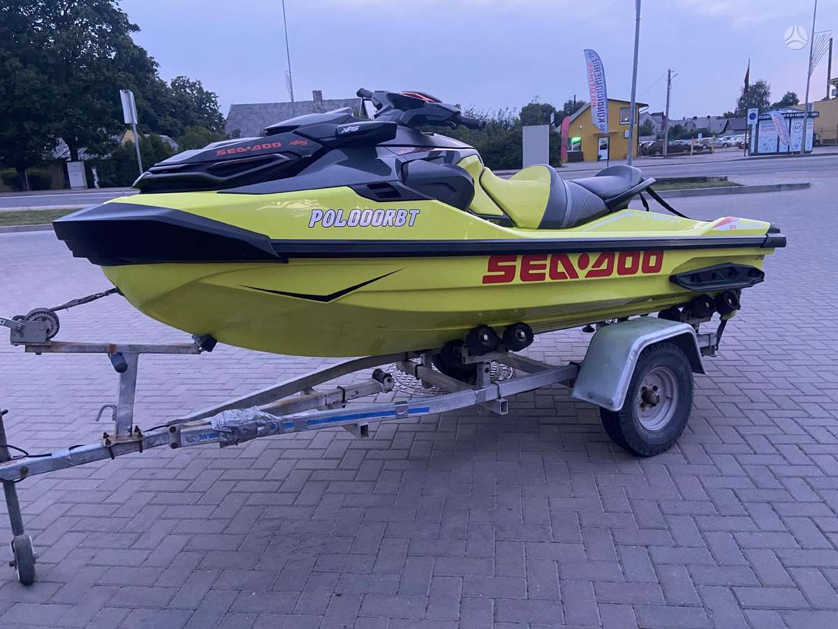 Sea-Doo RXT-X, jet skis