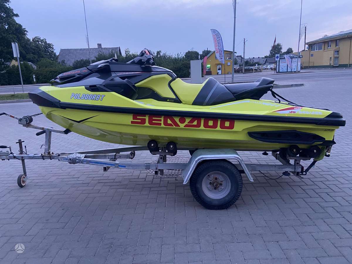 Sea-Doo RXT-X, jet skis
