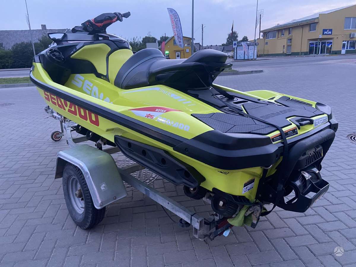 Sea-Doo RXT-X, jet skis