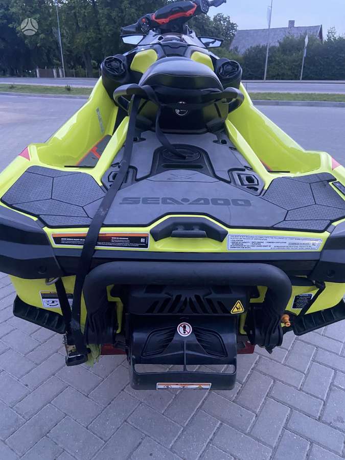 Sea-Doo RXT-X, jet skis