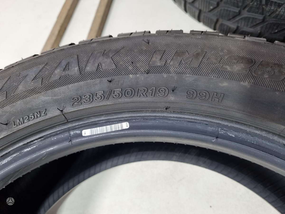 Bridgestone 6-7mm, universalios 235/50 R19