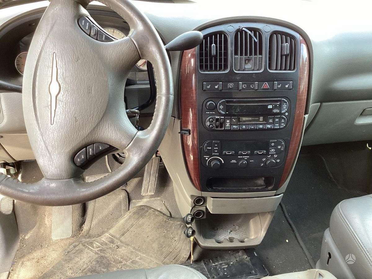 Chrysler Grand Voyager dalimis