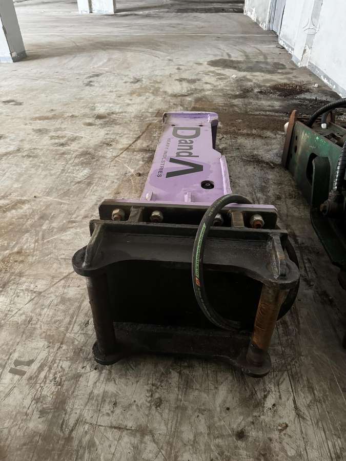 -Kita- D and A, hydraulic hammers