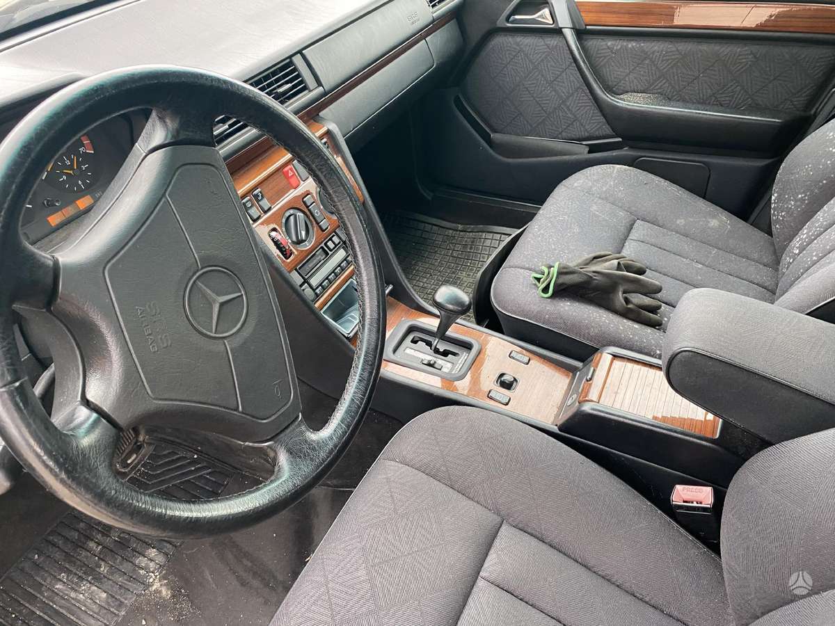 Mercedes-Benz E220