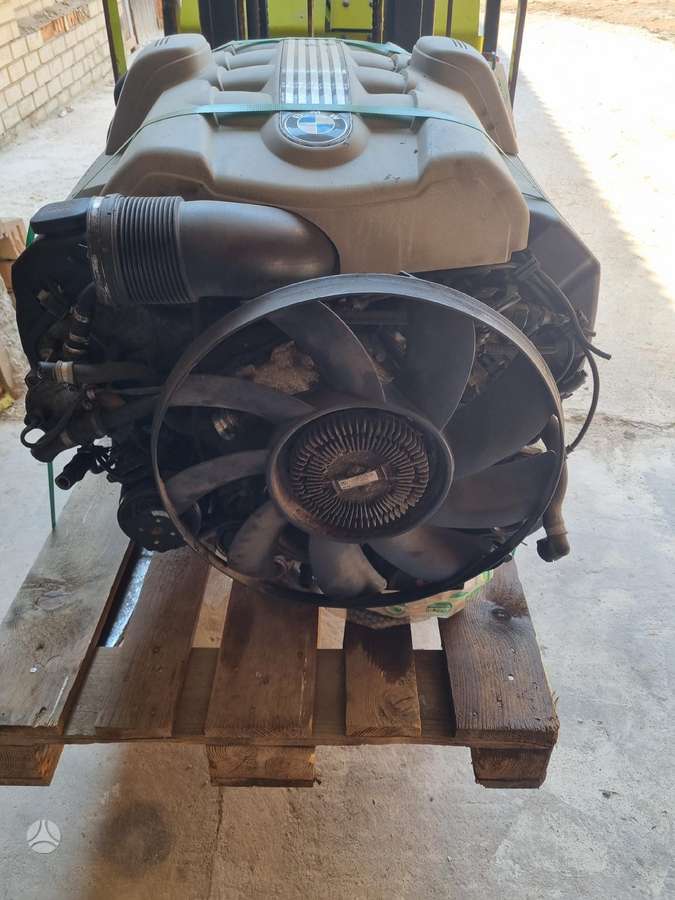 BMW 745, N62B44A, variklis