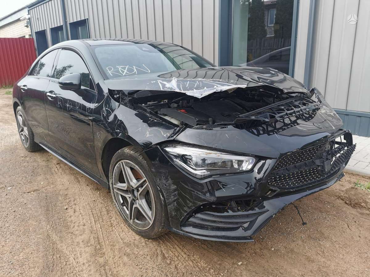 Mercedes-Benz CLA200 dalimis