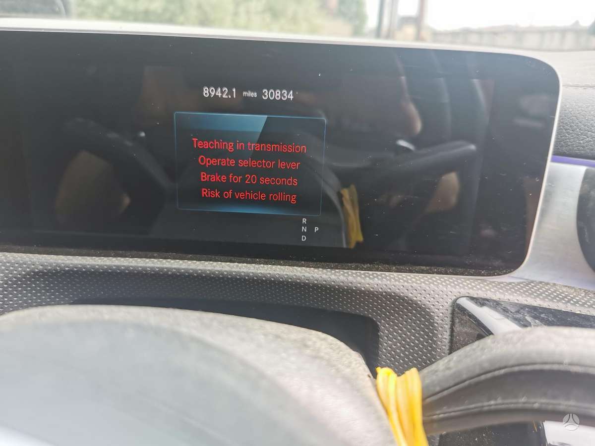 Mercedes-Benz CLA200 dalimis