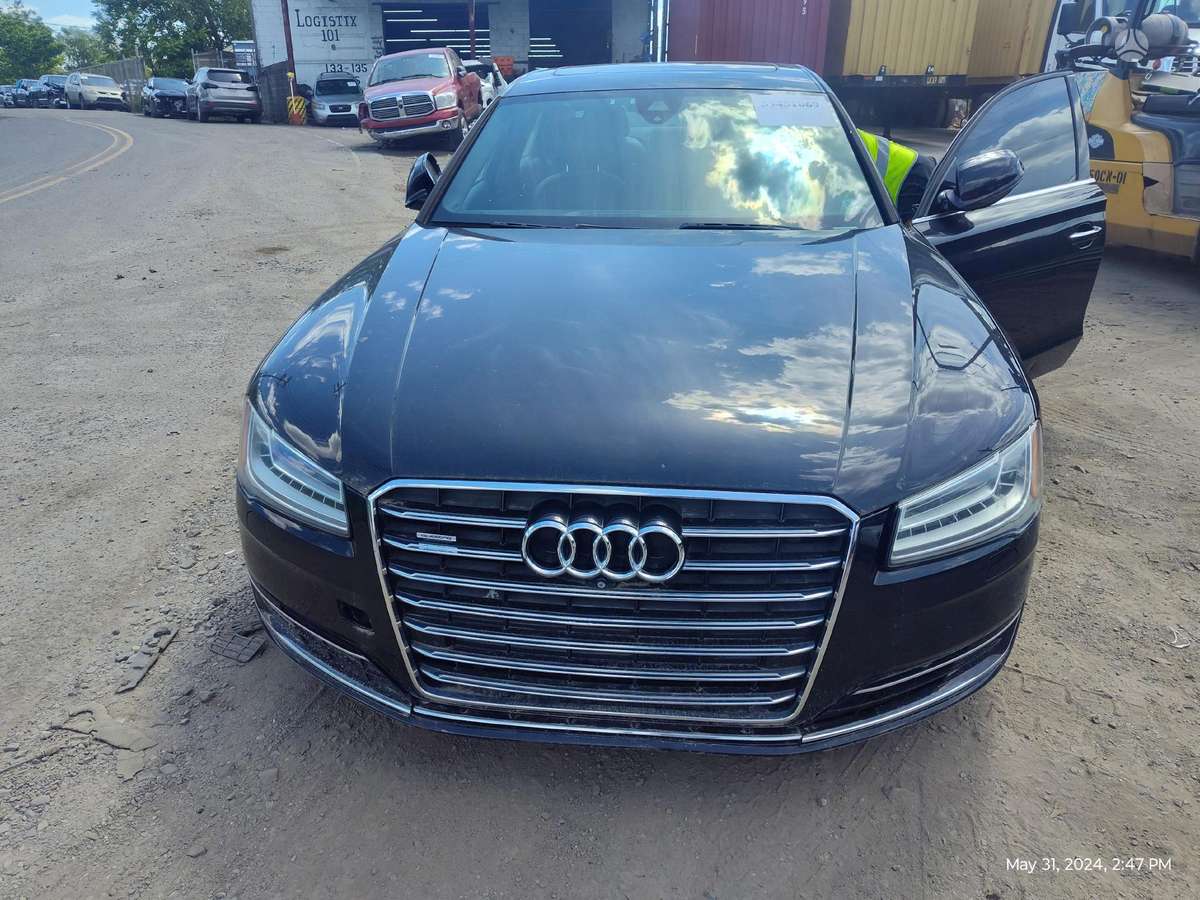 Audi A8 dalimis. Usa facelift modelis auto dalimis