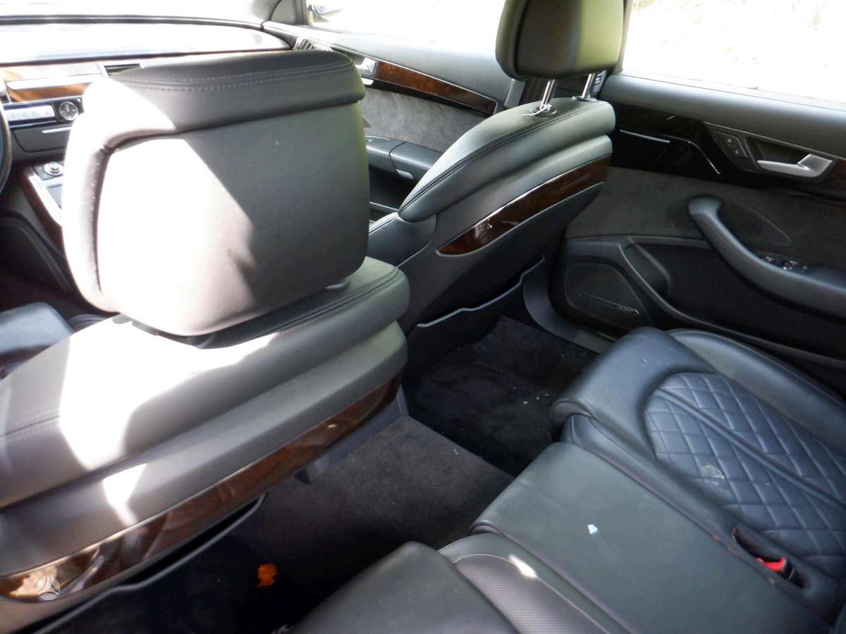 Audi A8 dalimis. Usa facelift modelis auto dalimis