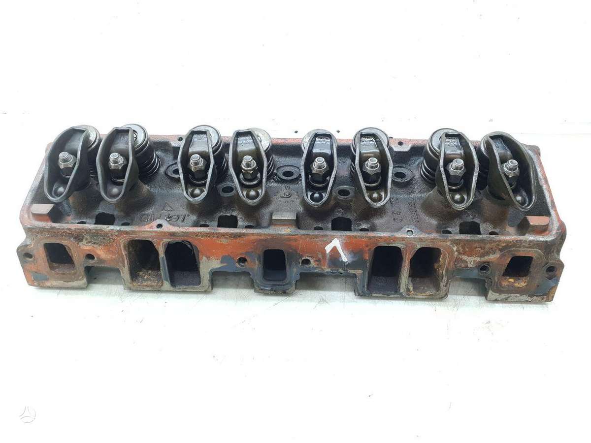 Chevrolet Corvette, L48 ENGINE, cylinder head