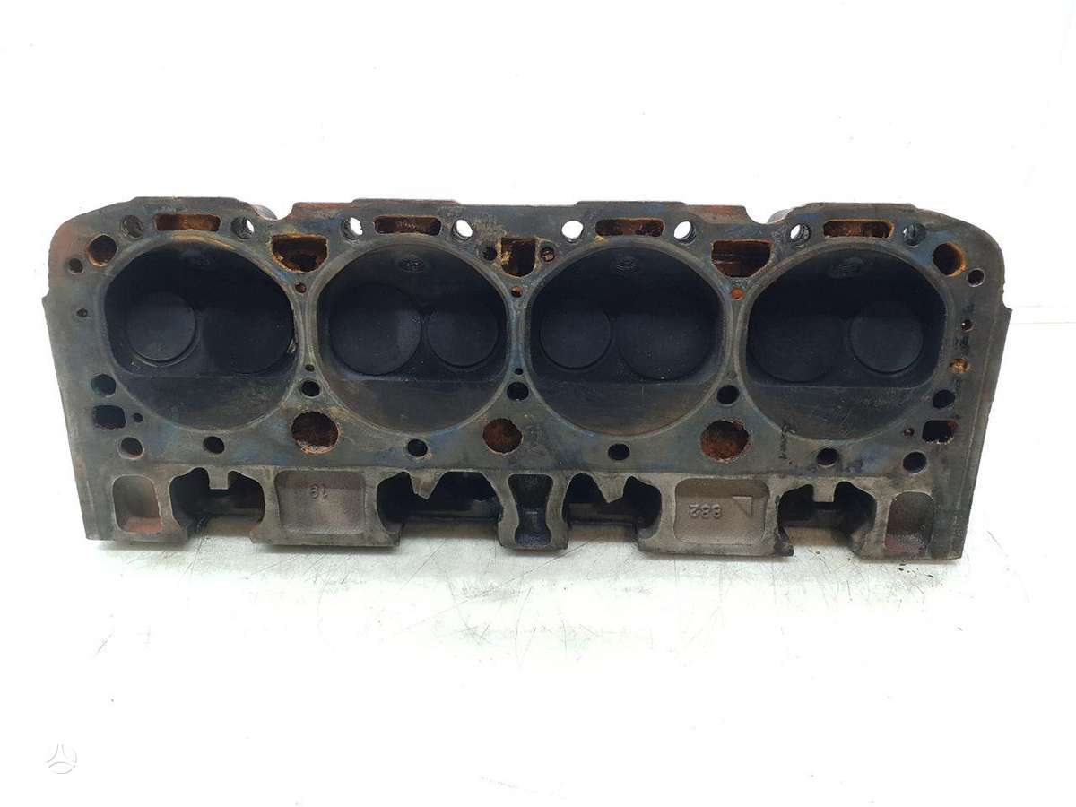 Chevrolet Corvette, L48 ENGINE, cylinder head