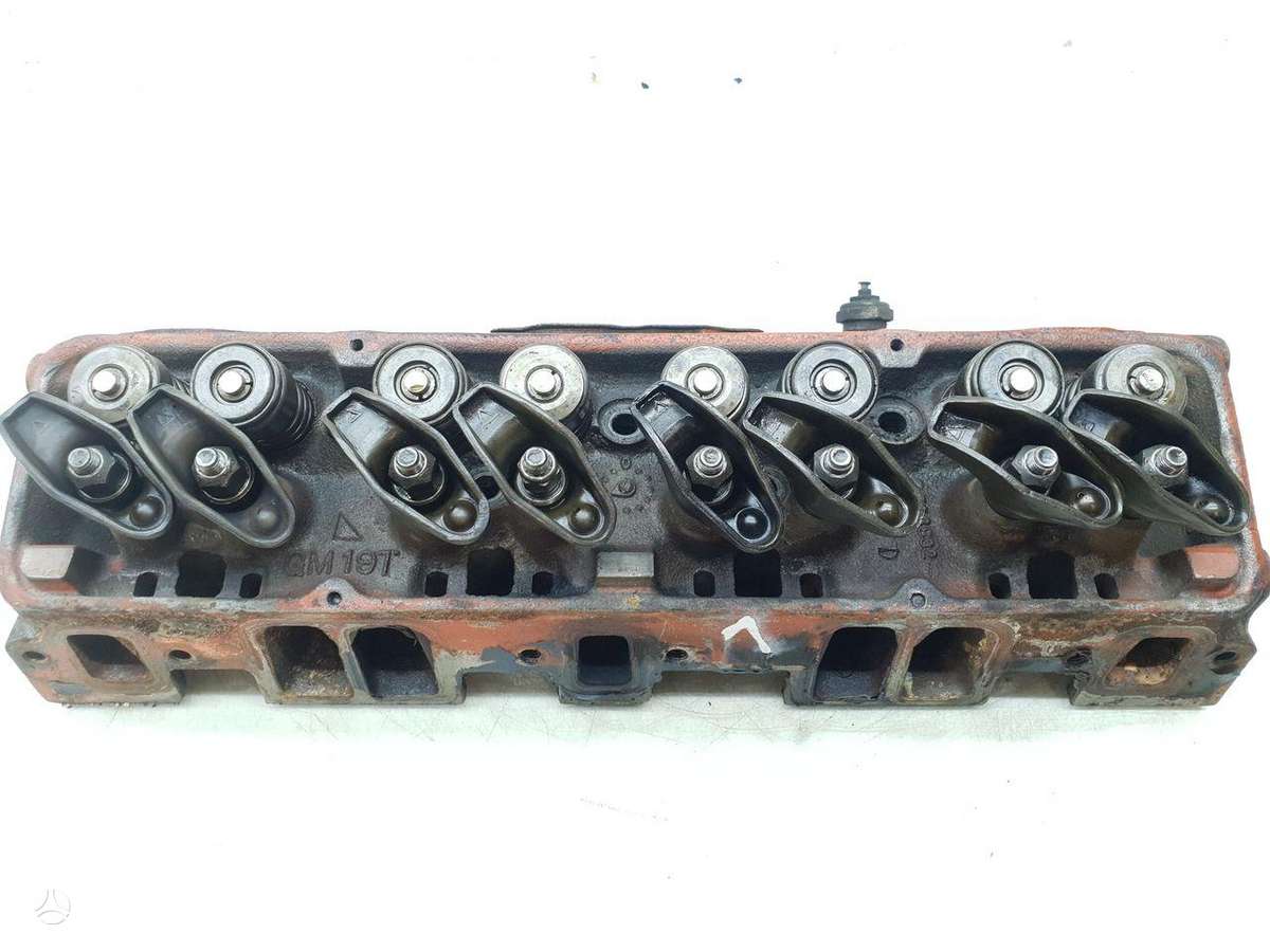 Chevrolet Corvette, L48 ENGINE, cylinder head