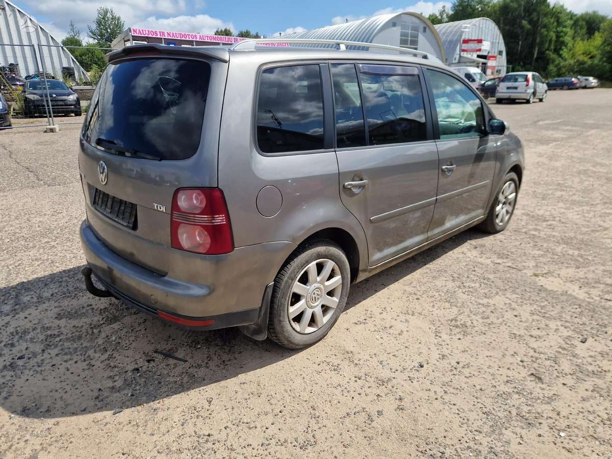Volkswagen Touran Minsko pl 33a 5 angaras