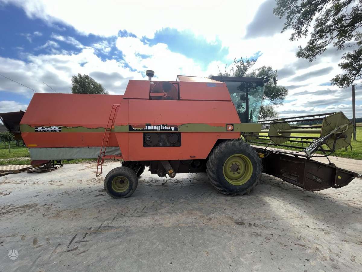 Dronningborg 4500, kombainai