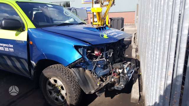 Toyota Hilux по частям