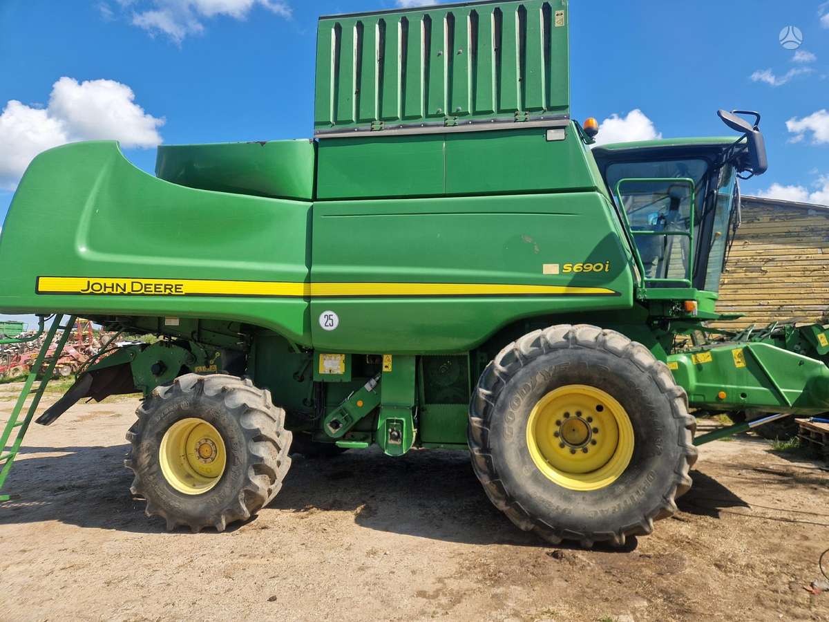 John Deere S690i, kombaini