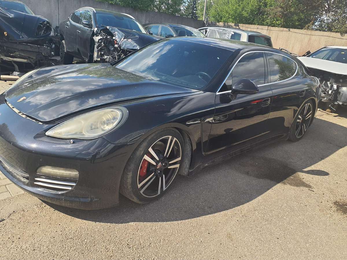 Porsche Panamera for parts. M48 40