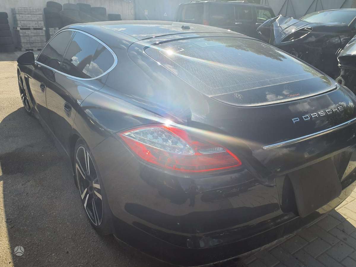 Porsche Panamera for parts. M48 40