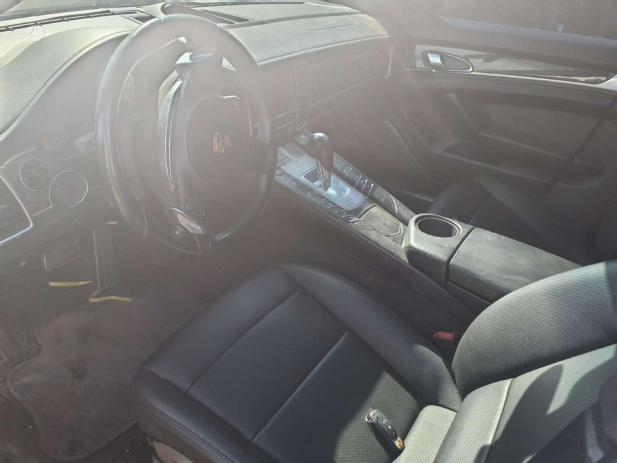 Porsche Panamera for parts. M48 40