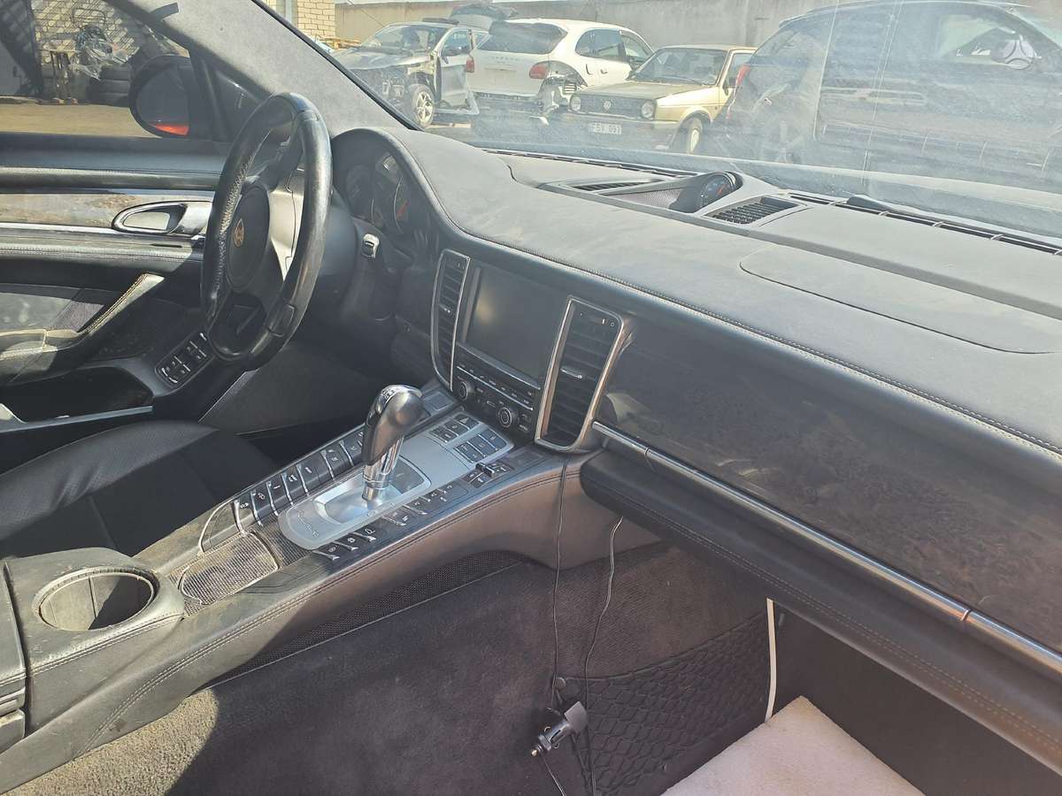 Porsche Panamera for parts. M48 40
