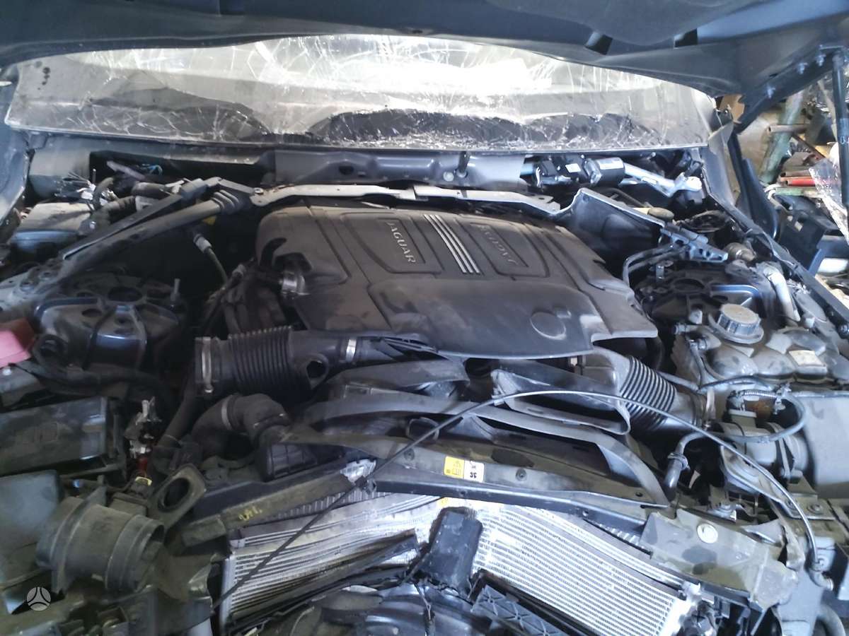 Jaguar F-Pace Rida 2 000km