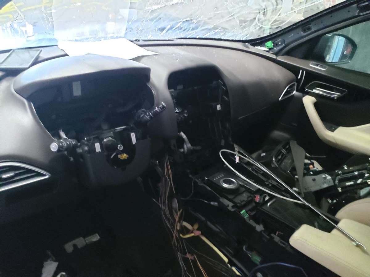 Jaguar F-Pace Rida 2 000km