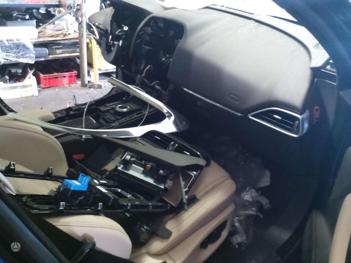 Jaguar F-Pace Rida 2 000km