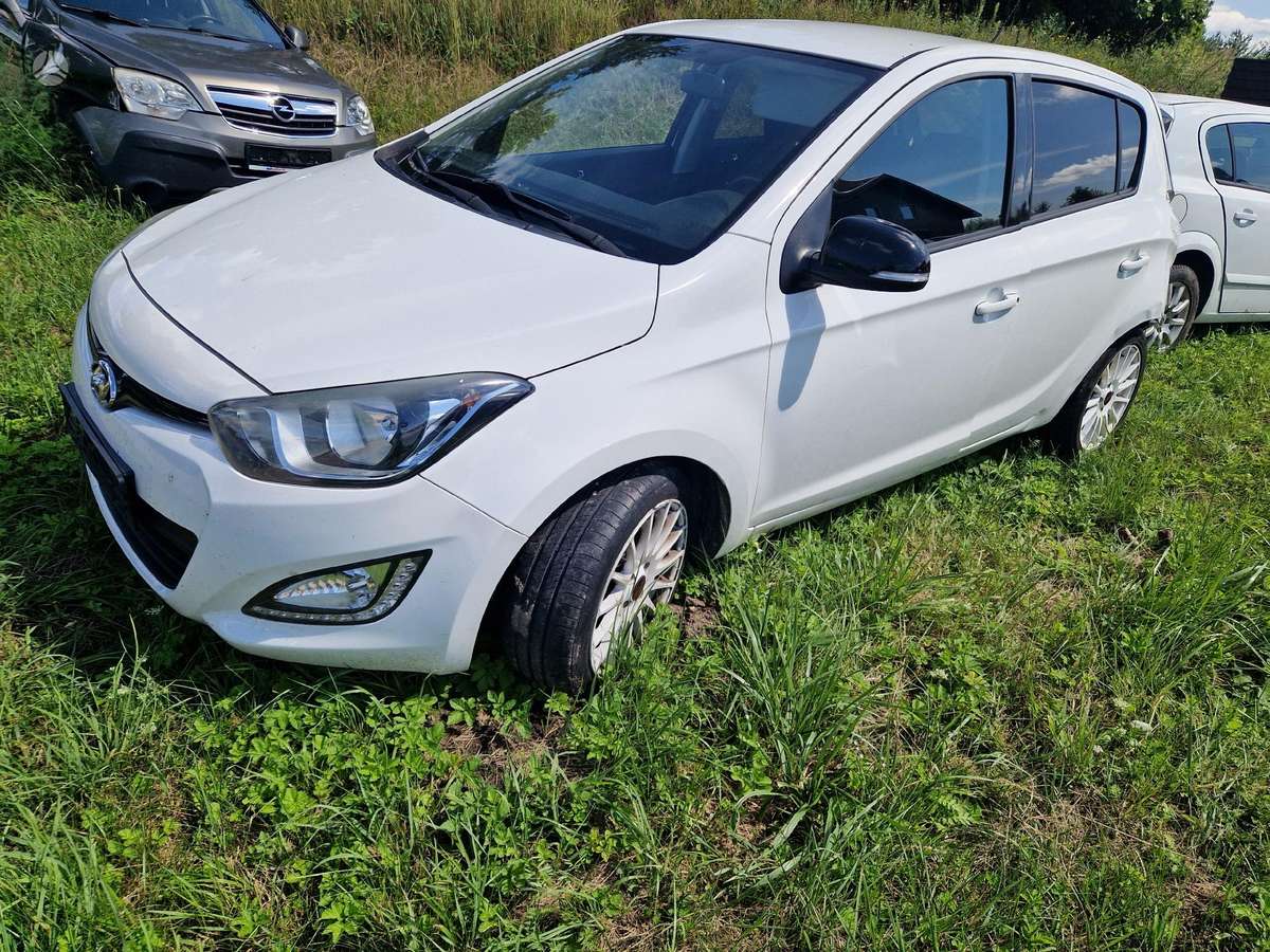 Hyundai i20 по частям