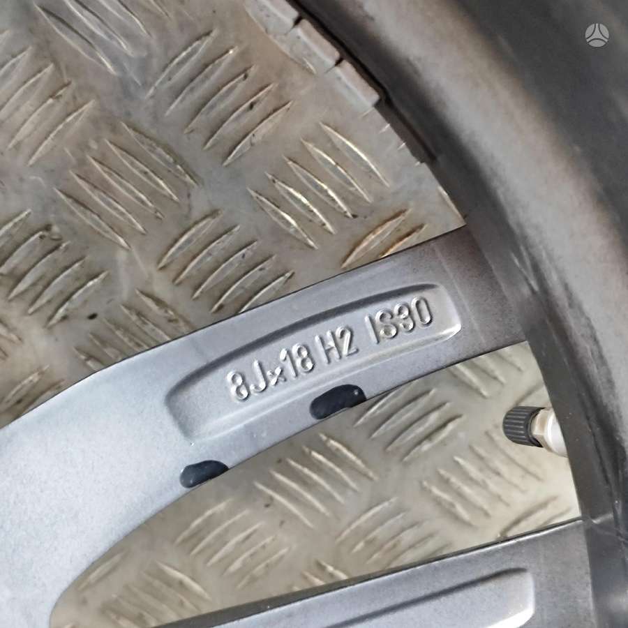 BMW G30, lengvojo lydinio, R18