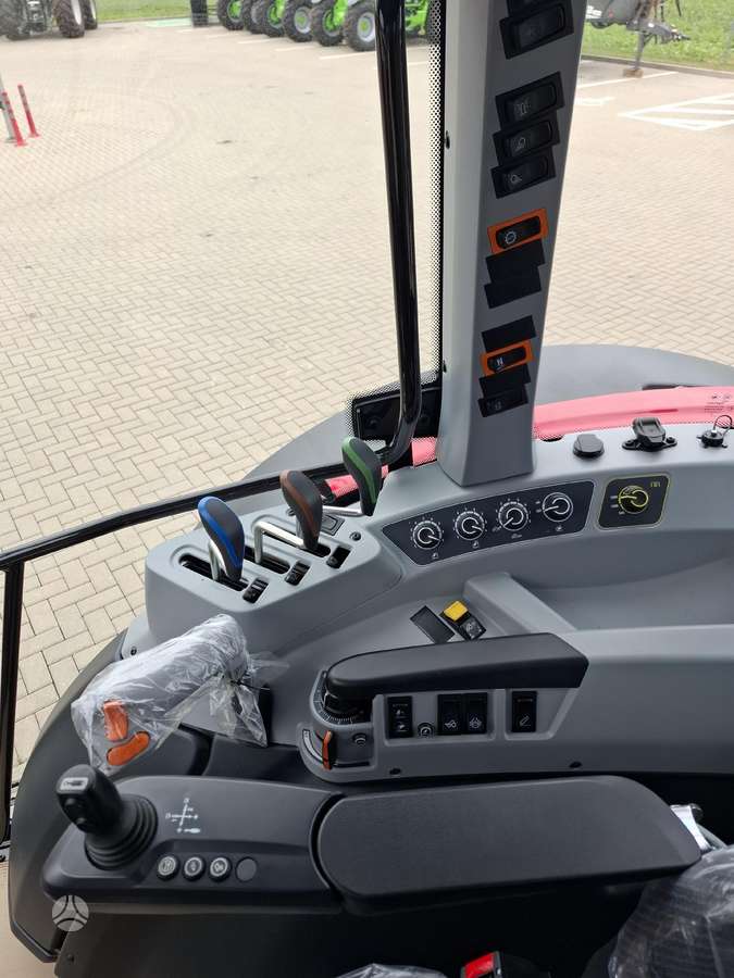 Valtra A115, tractors