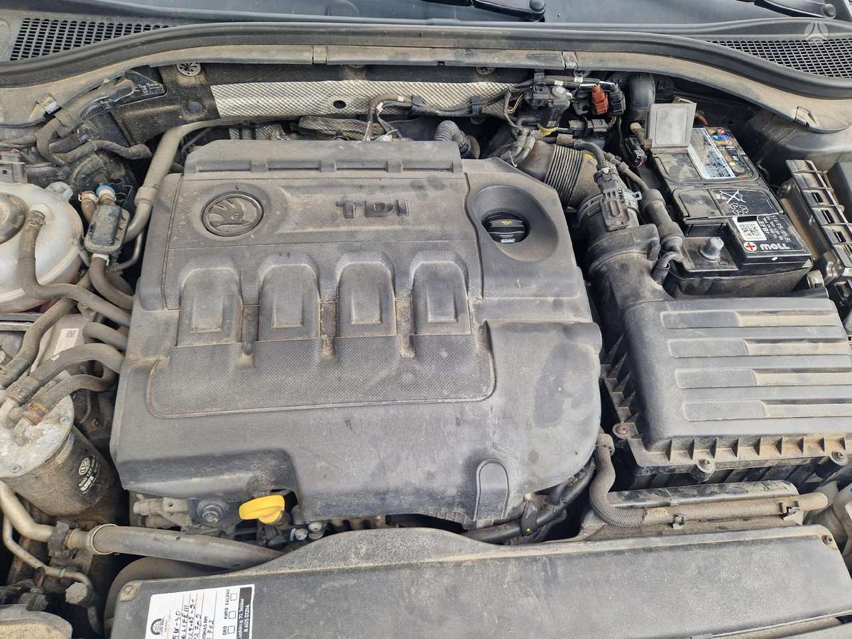 Skoda Superb dalimis