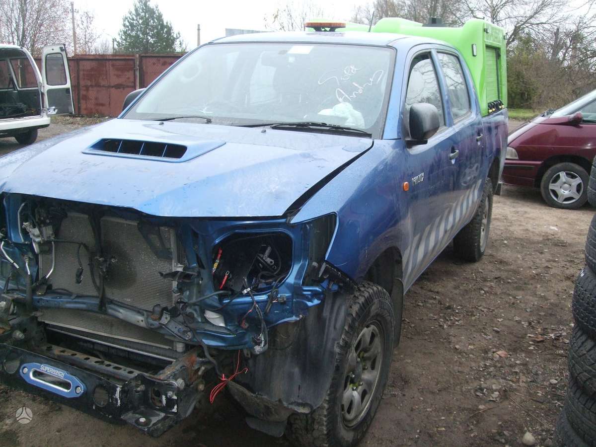 Toyota Hilux по частям