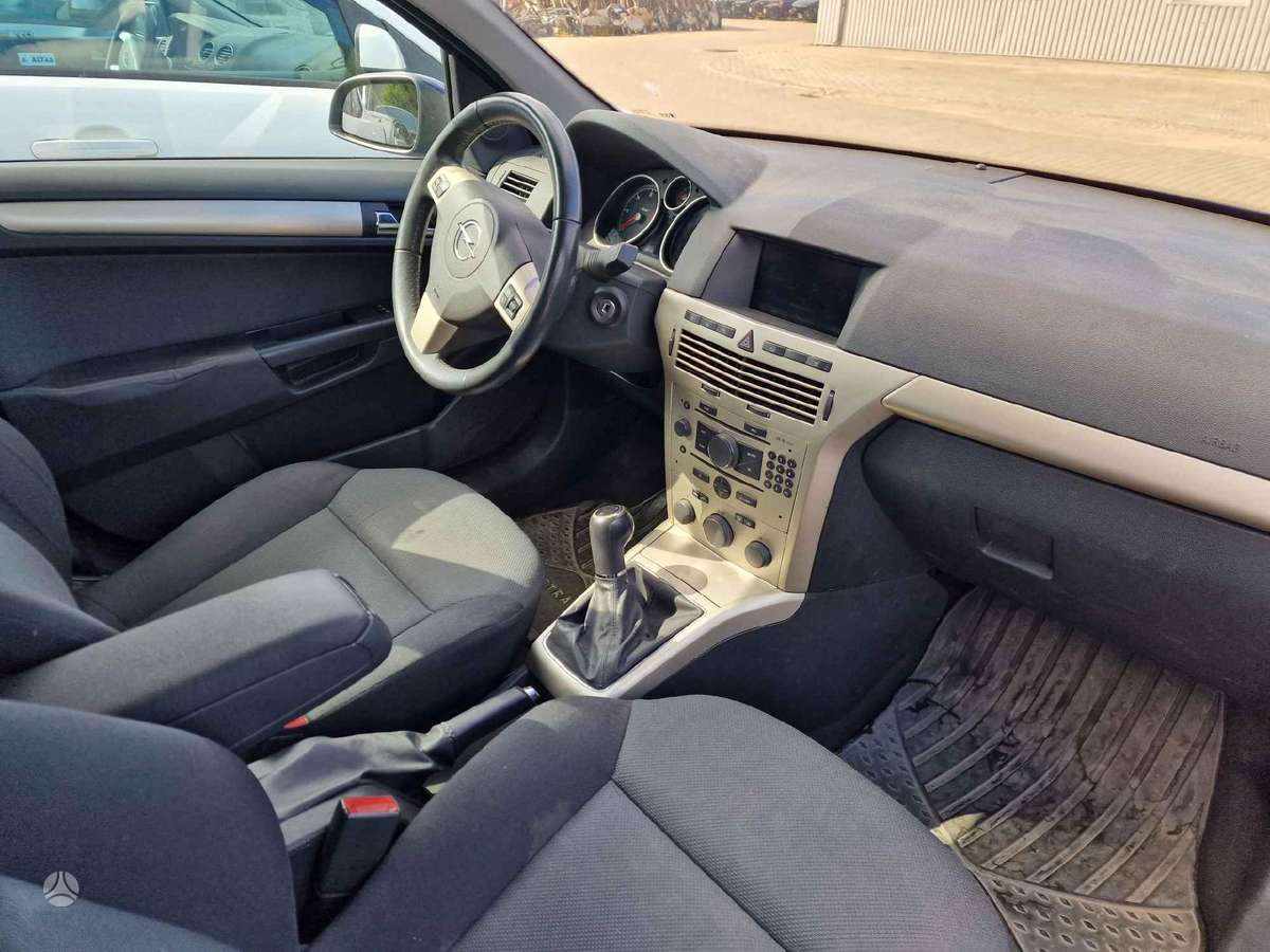 Opel Astra dalimis