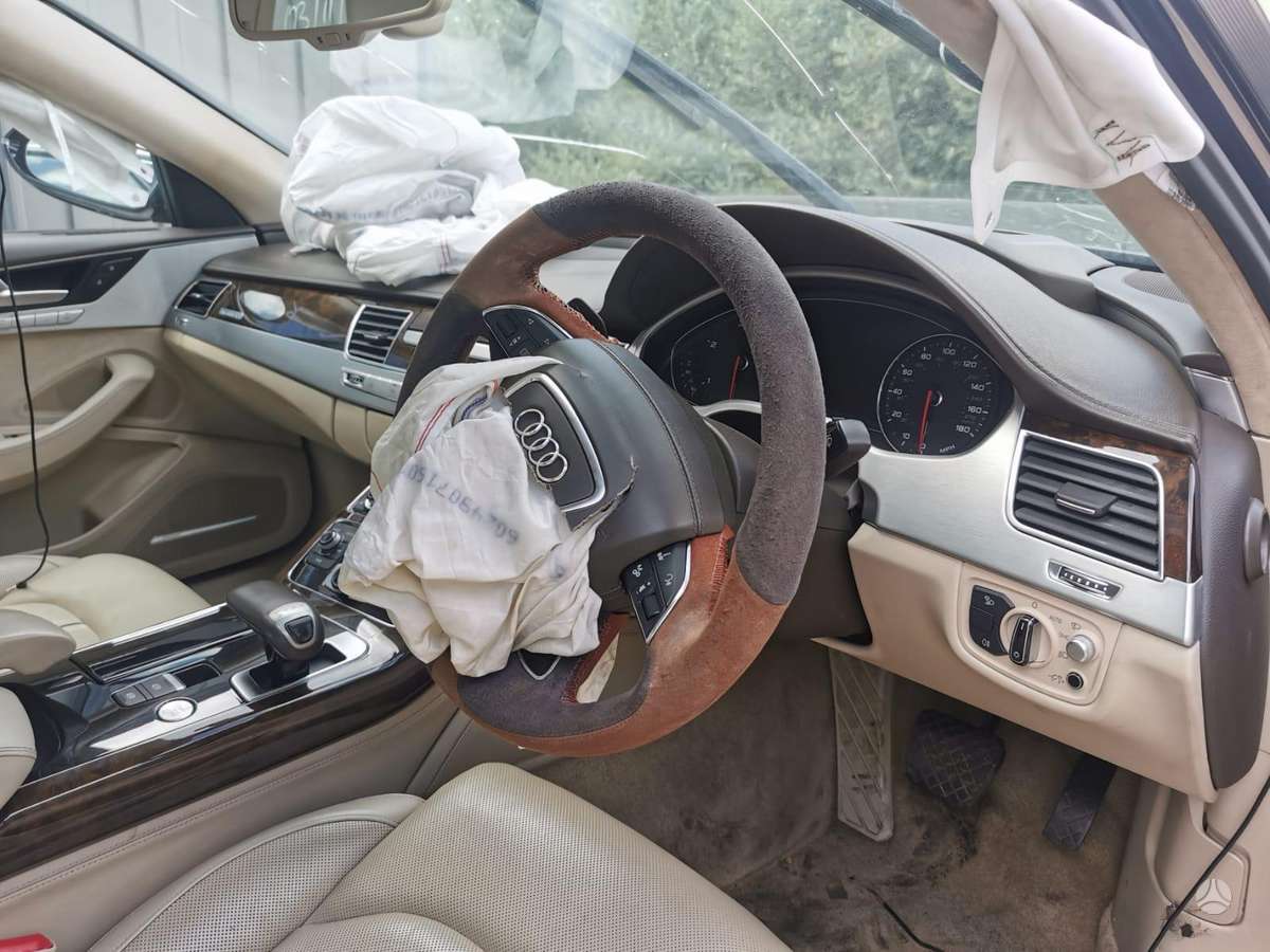 Audi A8 dalimis