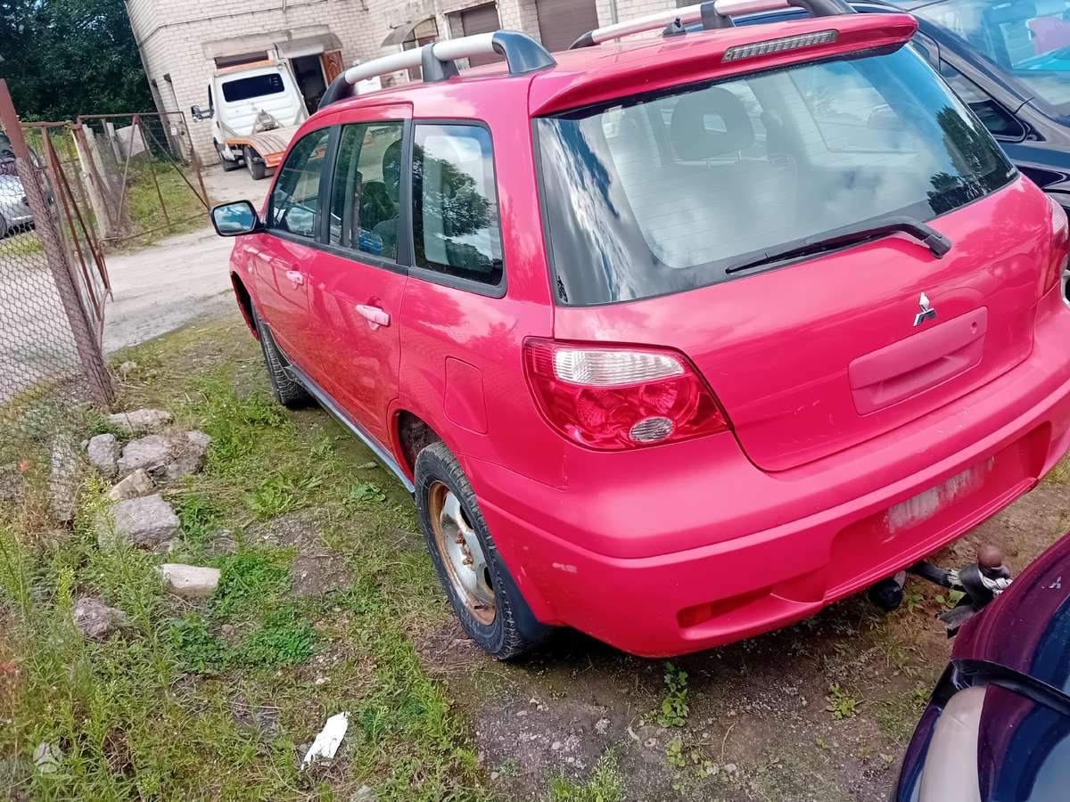 Mitsubishi Outlander dalimis