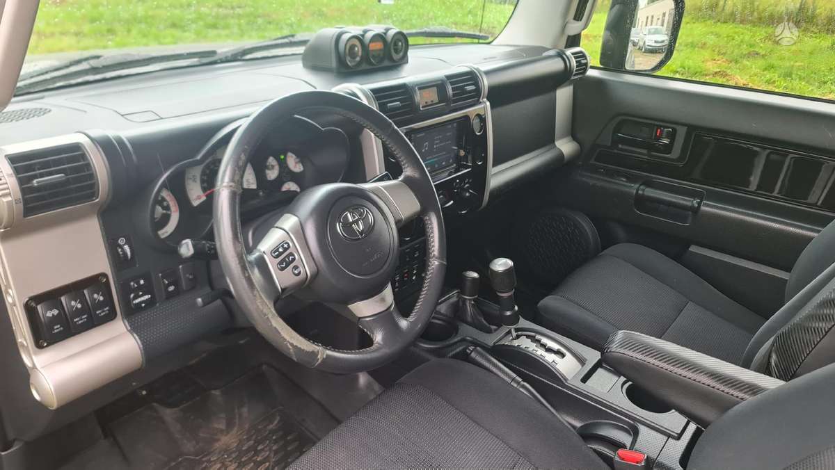 Toyota FJ Cruiser - 8