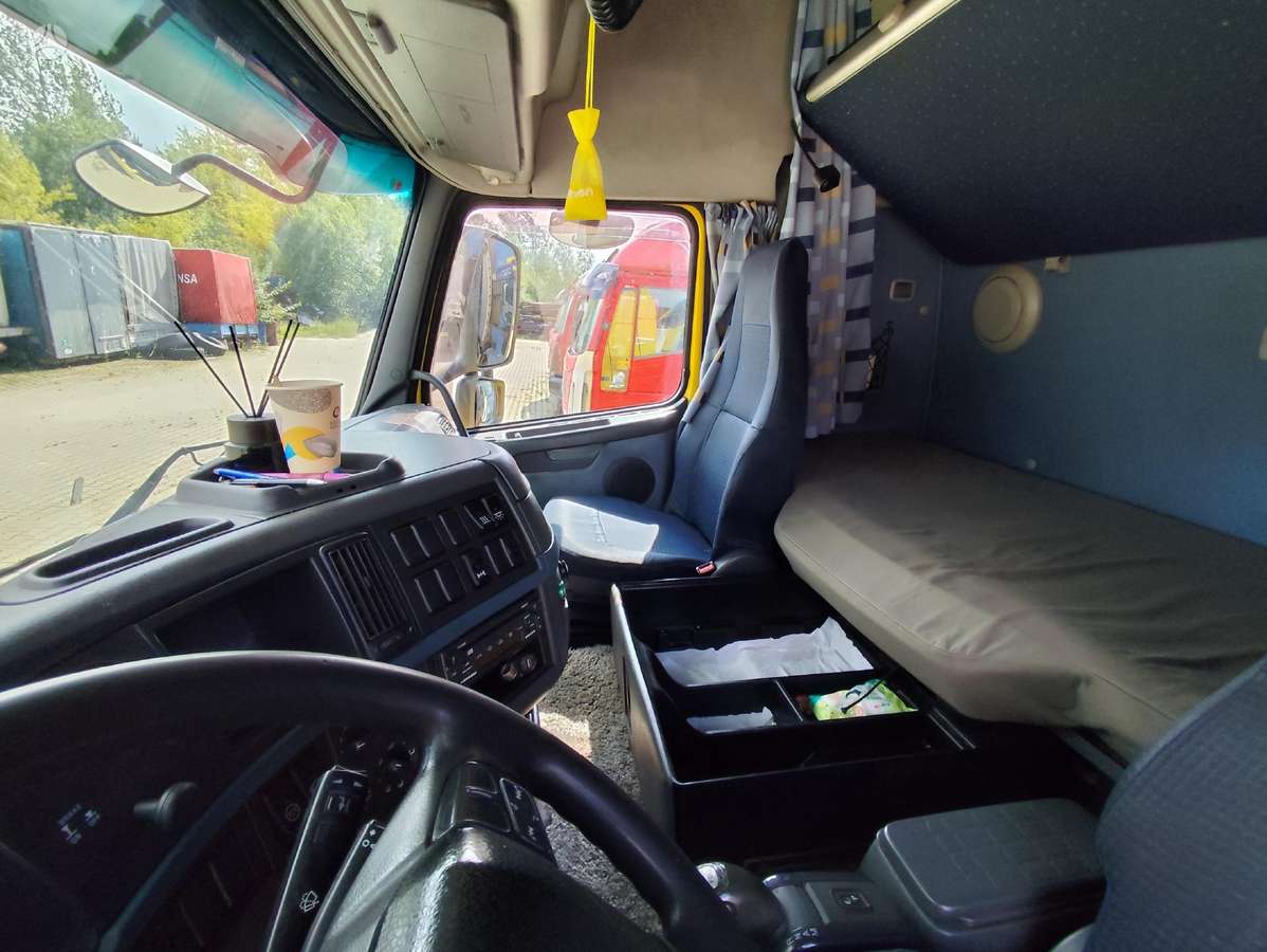Volvo FH480, double sleeper