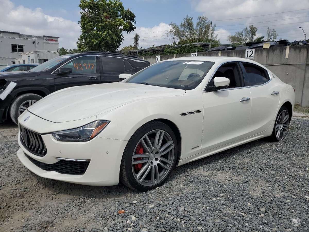Maserati Ghibli dalimis