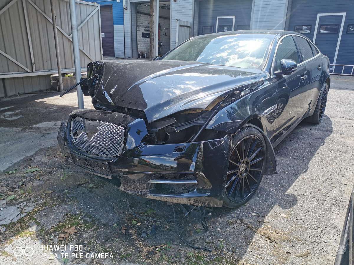 Jaguar XJ